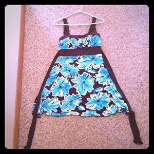 A cute flowing dress with retieable bow on back!